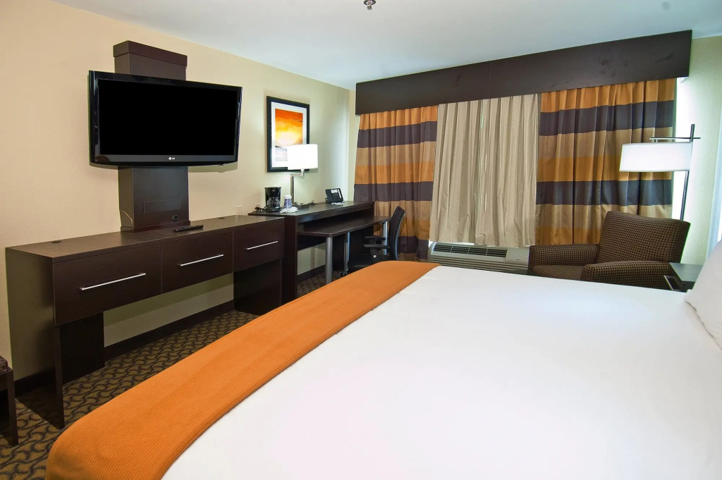 Holiday Inn Express Hotel & Suites Jackson / Pearl International Airport