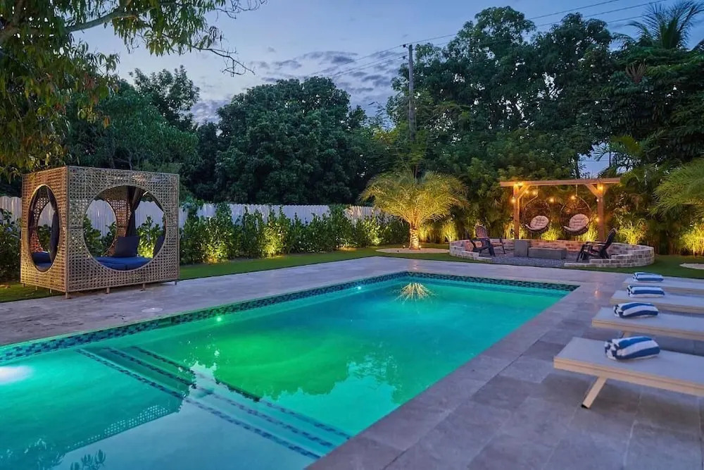 Villa Caicos Fire Pit Pool