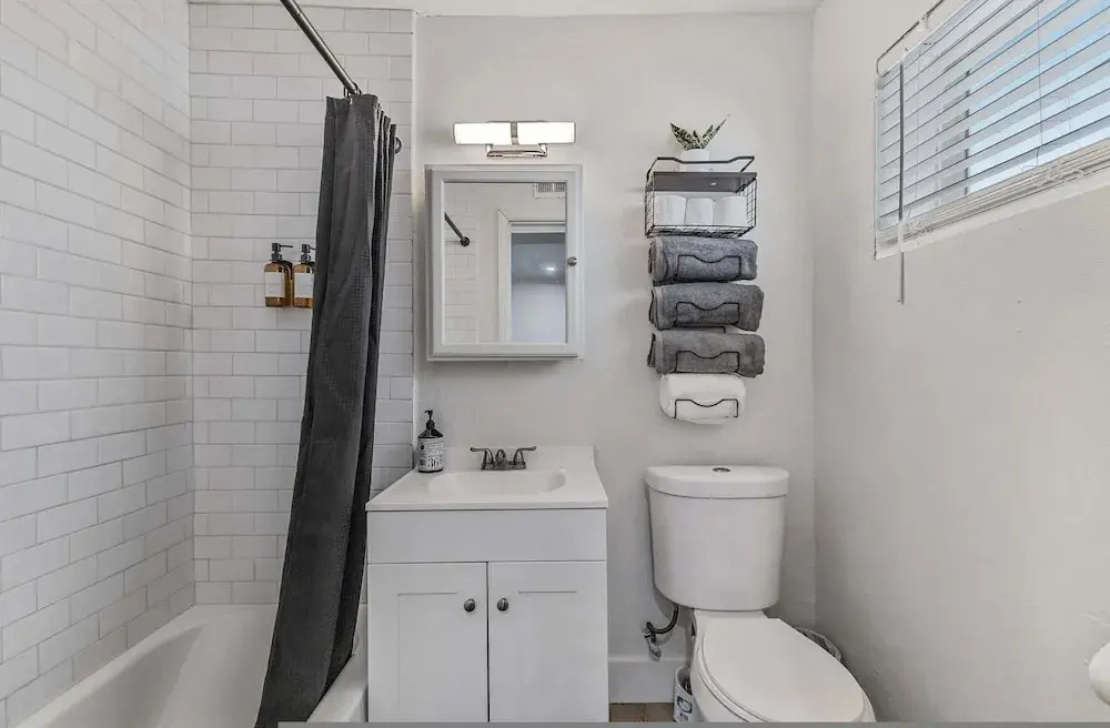 1BD Montrose Living Prime Location Comfy Beds