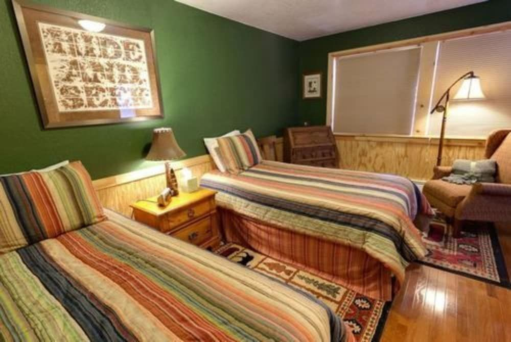 The Sea Parrot Inn