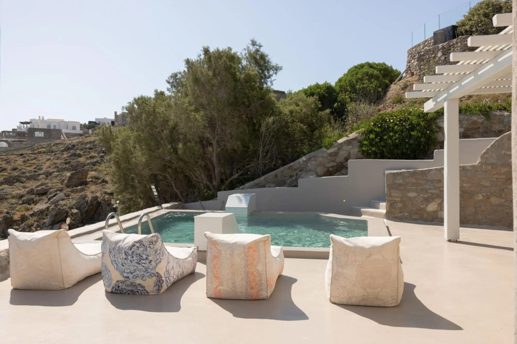 Luxury House with Private Pool 1A