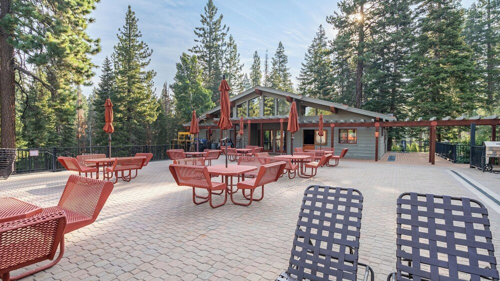 Hawk's Eye by Avantstay Cozy Condo w/ Views & Access to Northstar Resort Community