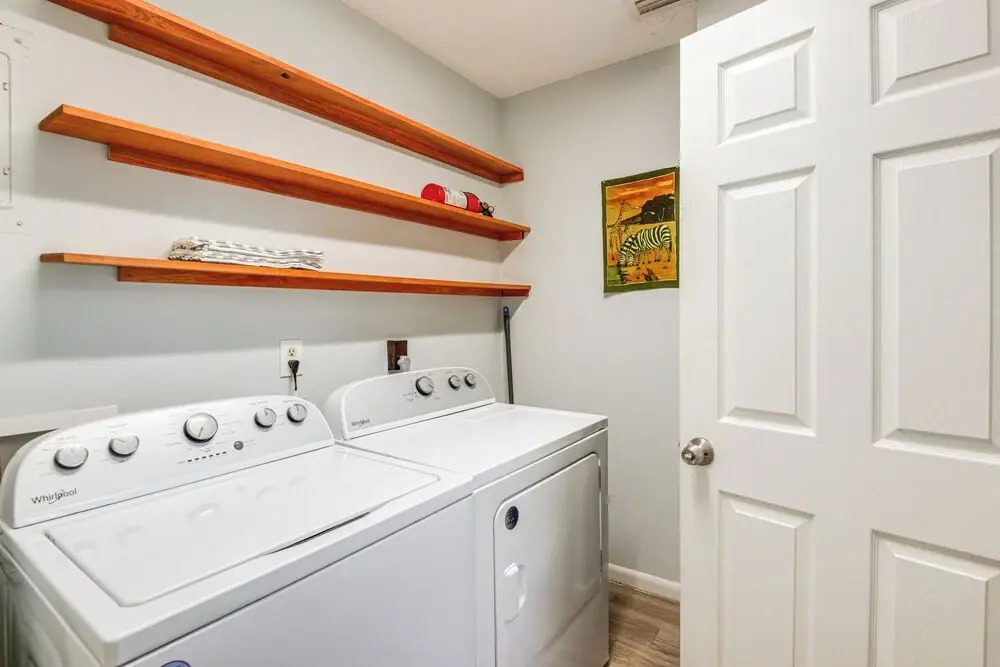 Mid-century Gainesville Getaway: 3 Mi to UF Campus