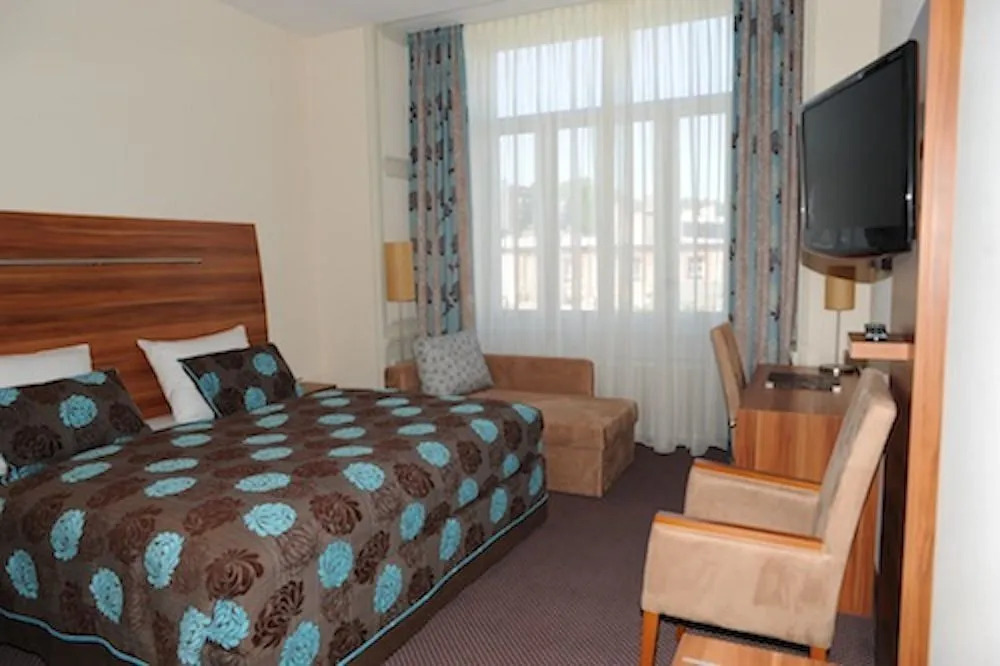 Albert Premier Hotel