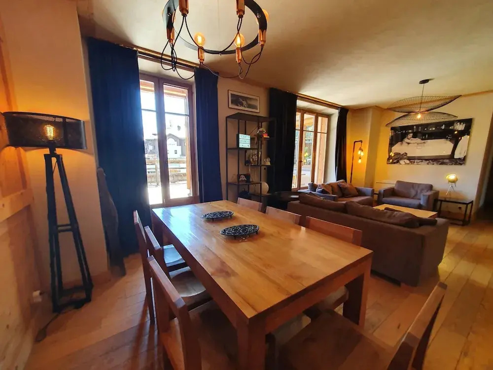 Alpine Apartment for 8 Guests