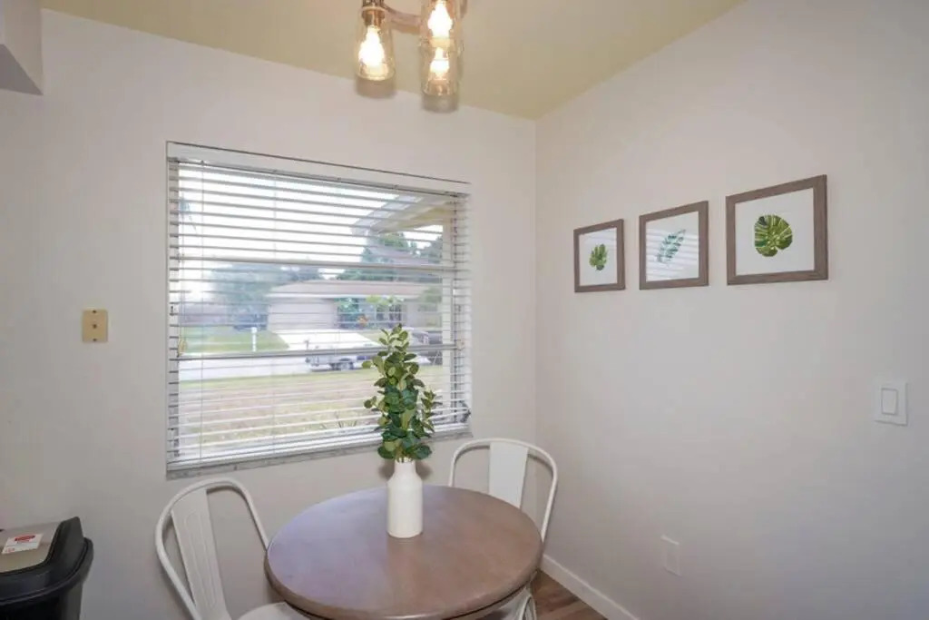 Pool Home - Close to beaches, food, downtown