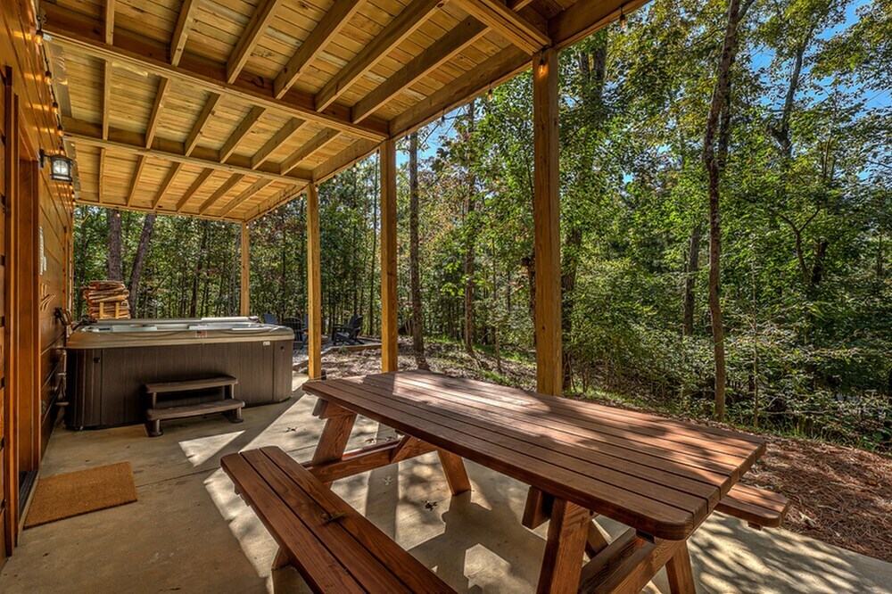 A Cozy Corner Cabin by Escape to Blue Ridge