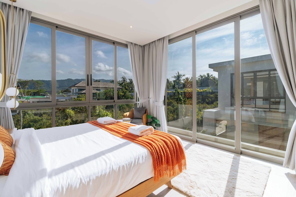 4BR Pool Villa Near Bang Tao Beach V301