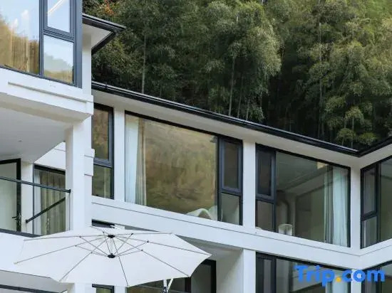 Anji Riverside Inn