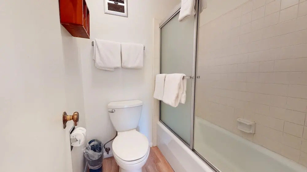 Chateau Sierra 50 Pet-Friendly with Great Complex Amenities, On the Shuttle Route, Private Washer Dryer, by RedAwning