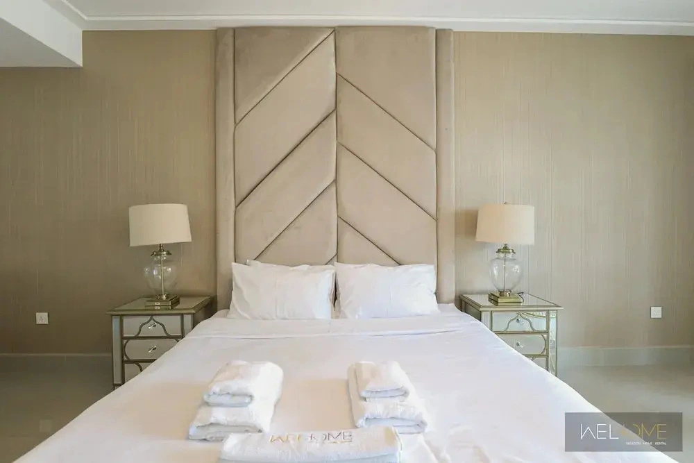 WelHome - Luxury Apt in Downtown with Burj Khalifa & Fountain View
