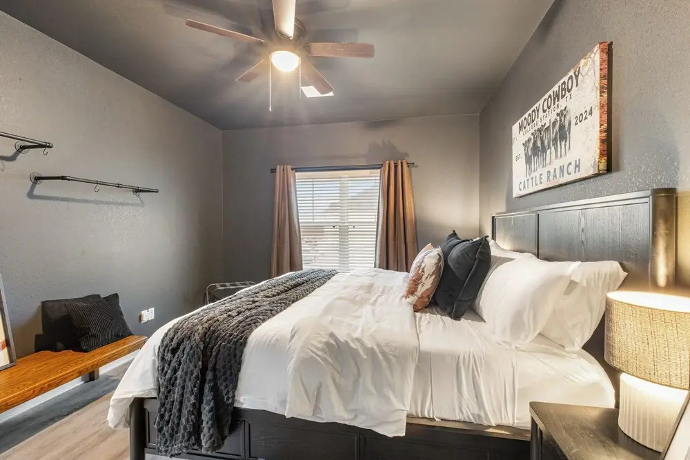 Modern 4BR Ensuite Townhome Near Texas A&M