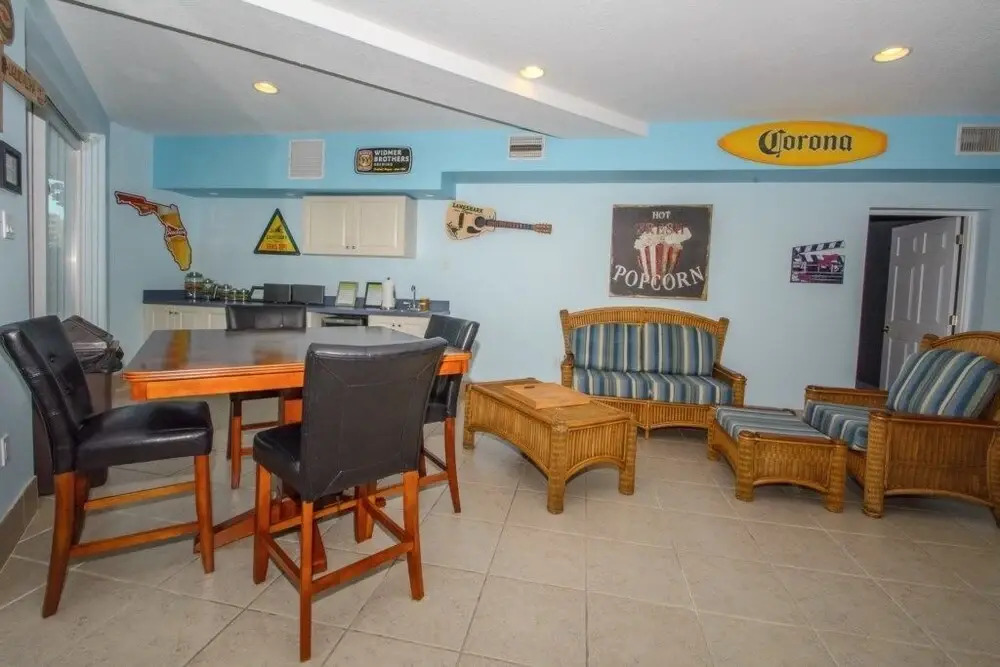 Beachcomber's Luxury - 5 Br home by RedAwning
