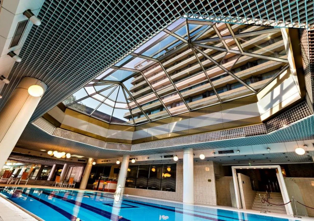 Hotel Aro Palace