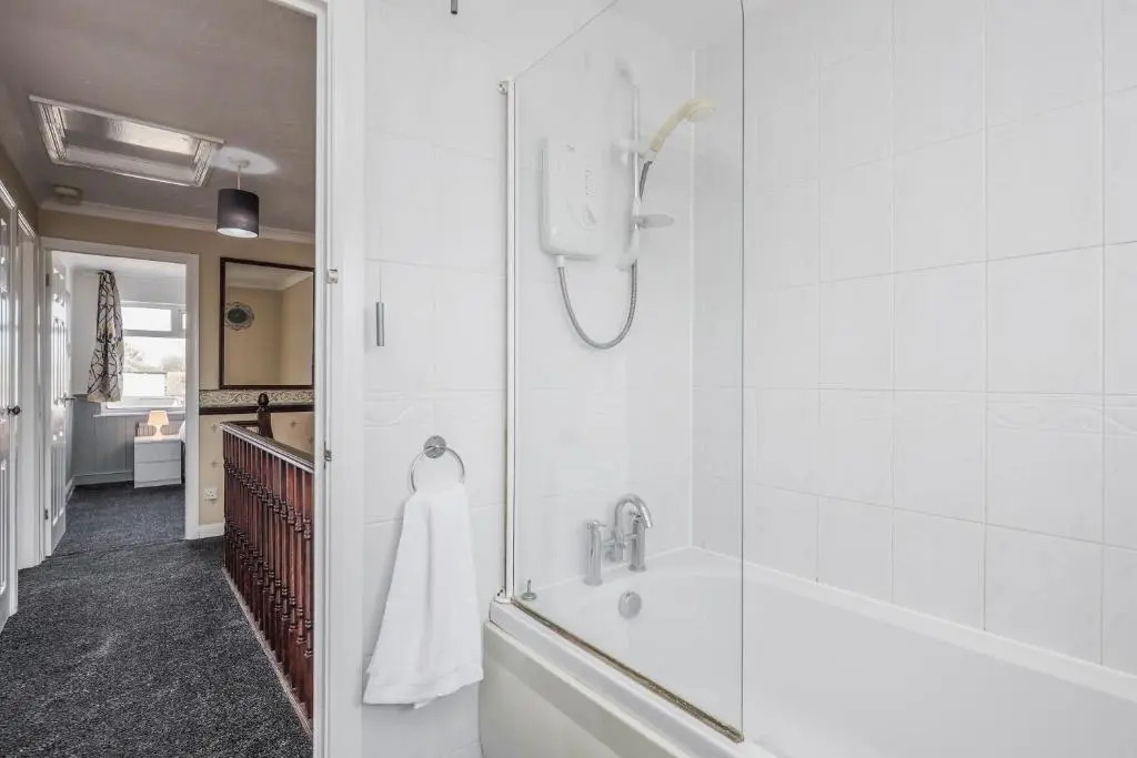 TMS Spacious 3-bed House! Tilbury! Free Parking!