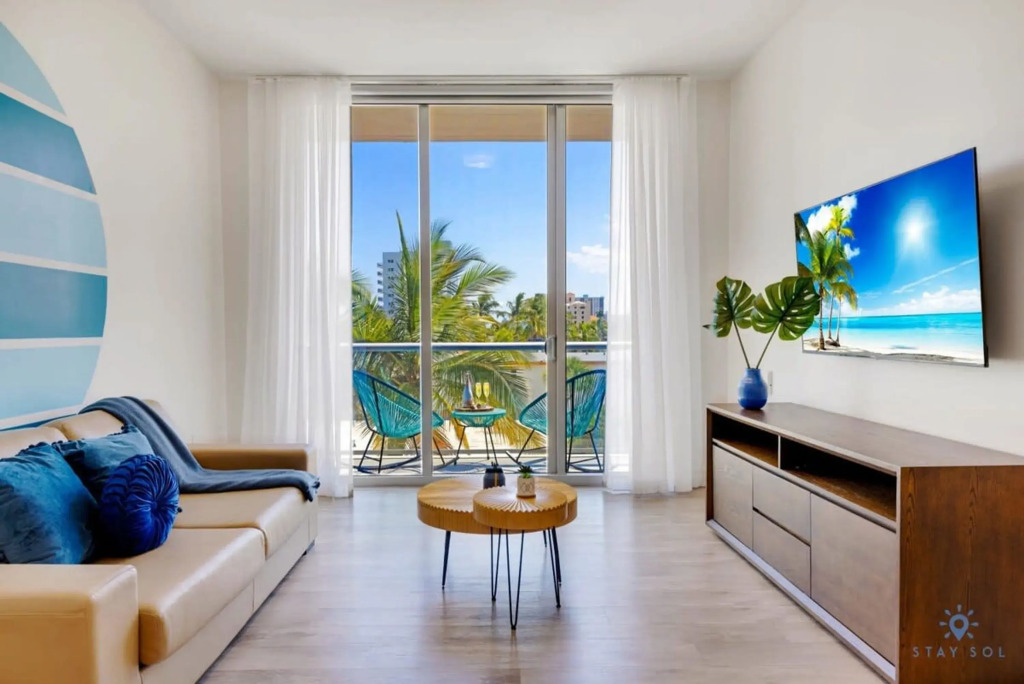 Amazing Pool Balcony Up To 6 Near Beach
