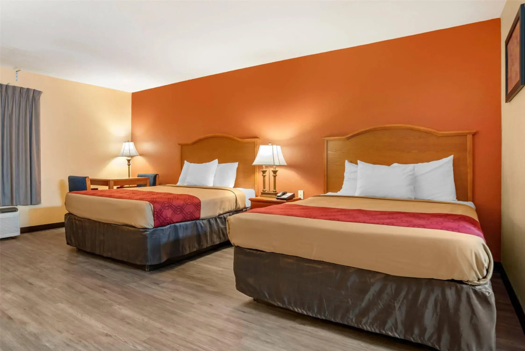 Econo Lodge Inn & Suites Evergreen