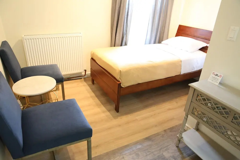 Elegant Suite at 700 Bathurst