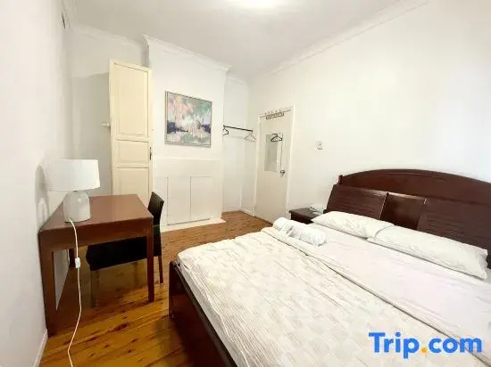 Spacious 4-Bedroom Family Home - Close to Airport & City
