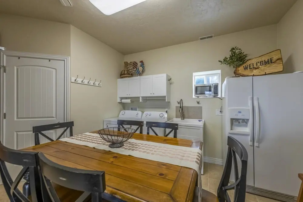 Family FUN Cabin! Sleeps 36, Mountainside w/ Beach Access, and Kid Paradise Yard