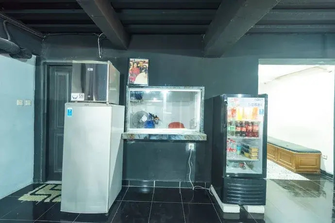 OYO 93133 Hotel Moraja Near Stikes Abdi Nusantara