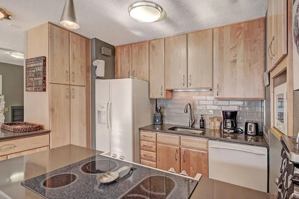 Beautiful Mountain Condo A Minute to Lift - AN210 by RedAwning