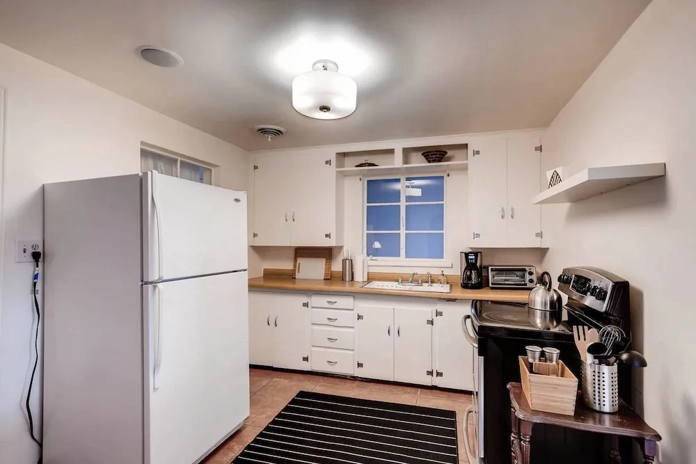 Cozy Bungalow in Chaffee Park near Highlands