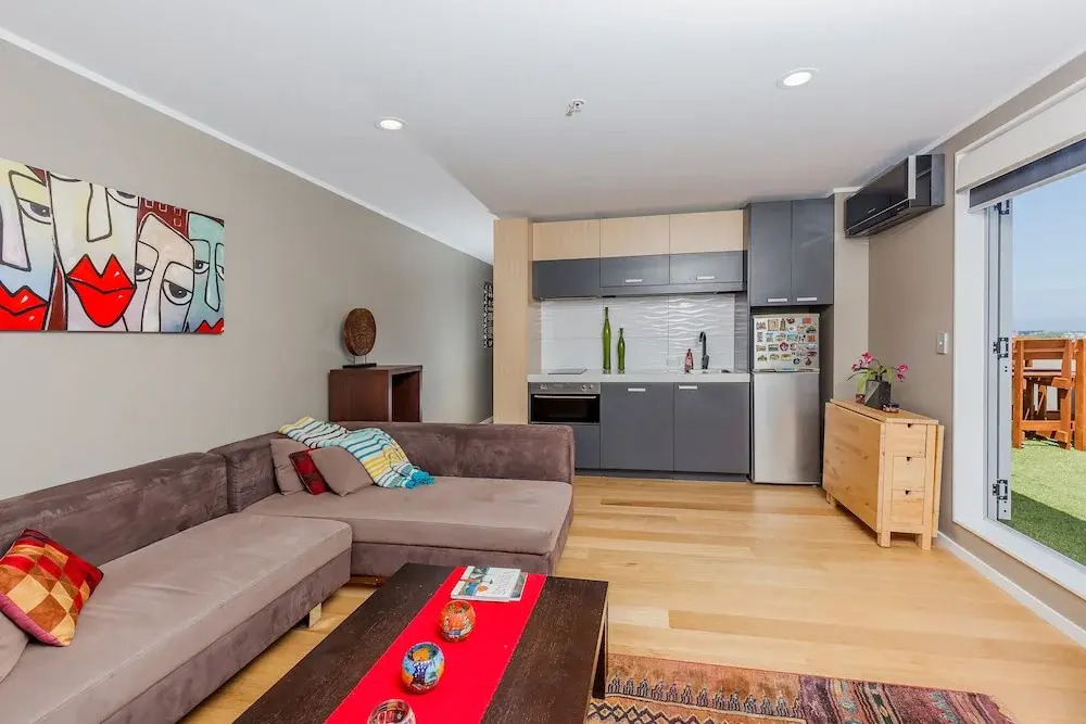 Modern Apartment Short Walk to SkyTower