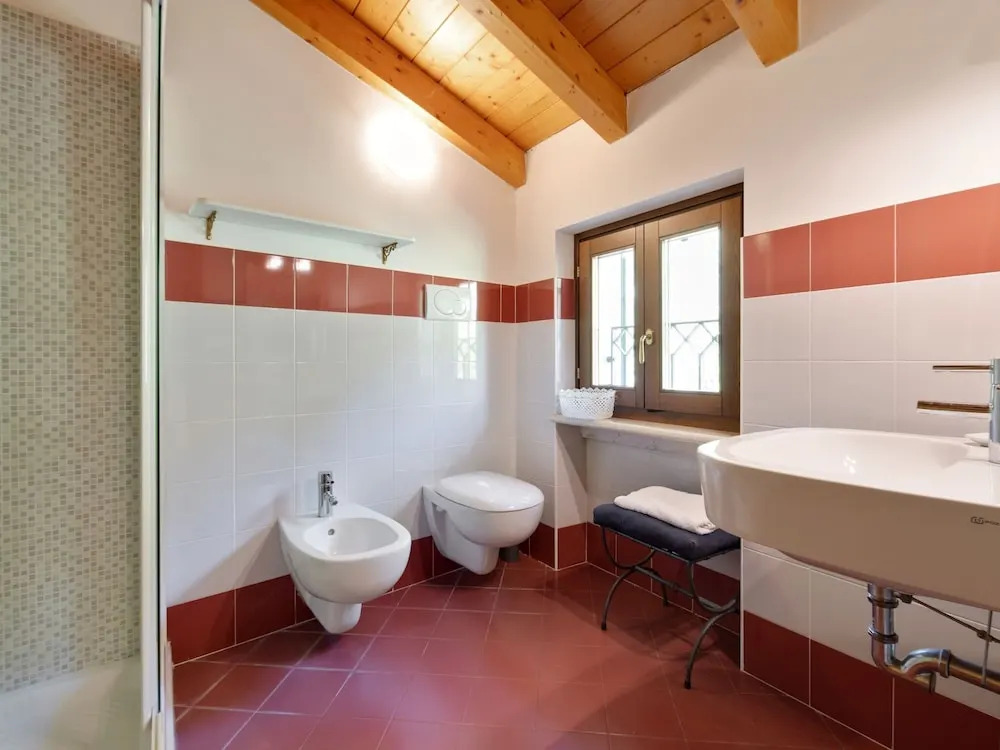 Fabulous Mansion in Pesina Spezie near Lake