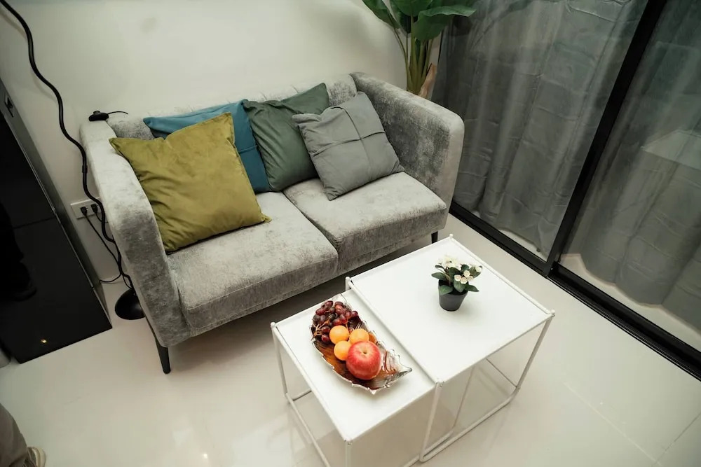 2-bedroom Elegant Condo With Sunrise & Mountain View