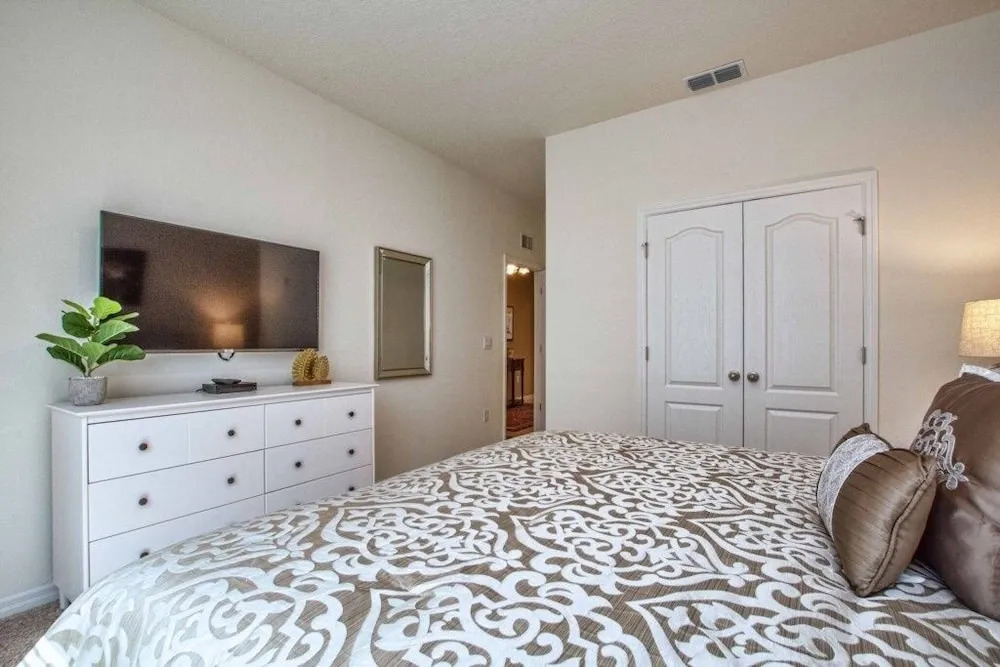 Brand New, Modern Decor, Pool& Spa- 7047sr 7 Bedroom Home by RedAwning