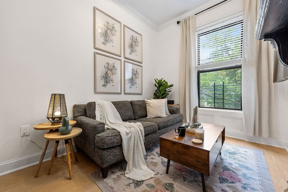 Bright 3BR Harlem Home w In-unit Laundry