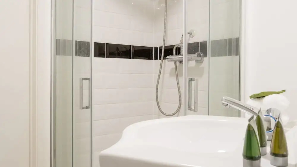 Traditional and Colourful 2BR Garden Flat in Parsons Green