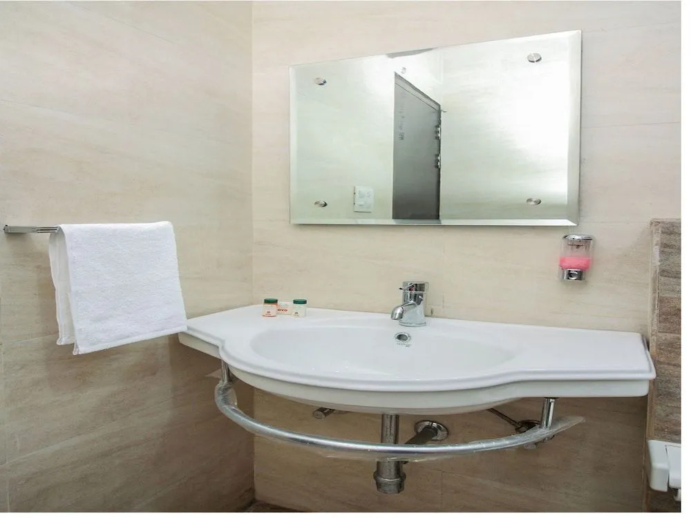 OYO 15218 Hotel Rasha Niwas