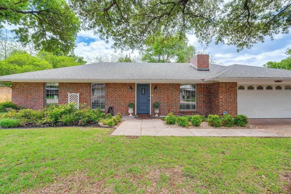 3 Mi to Dell Diamond! Family Hub w/ Game Room