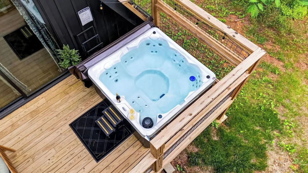 Fireside on Mortar by Avantstay Modern A-fram Home + Hot Tub + Firepit + Forest Views