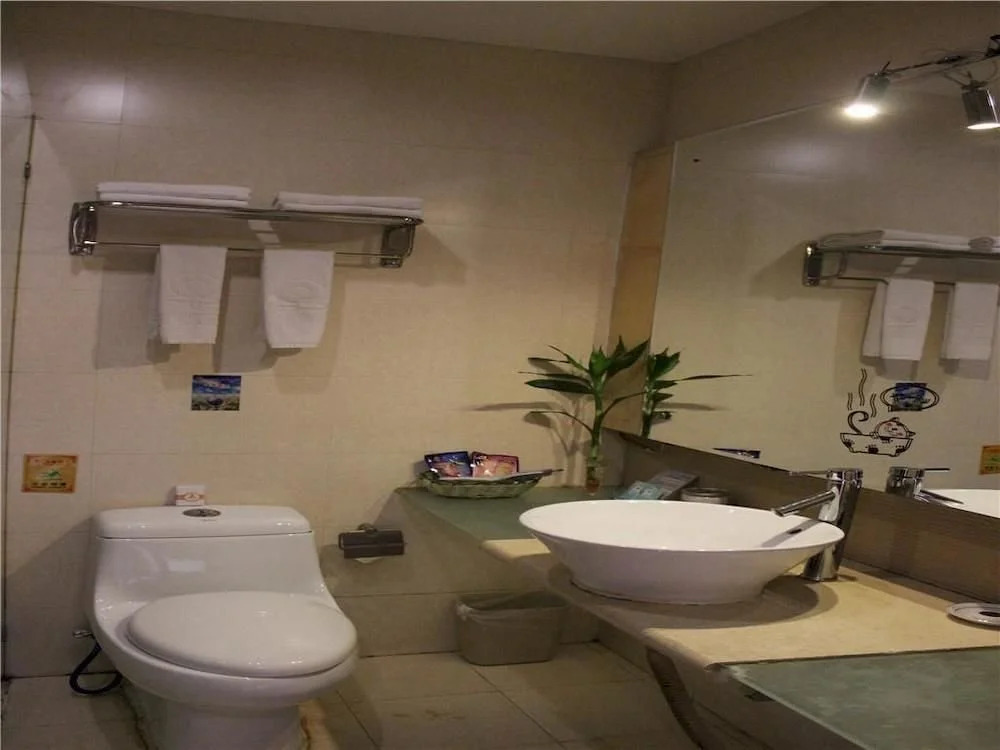 Qujing Derun Hotel
