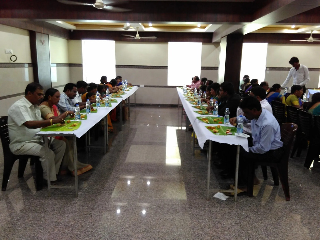 Hotel Raj Vista - Suites & Convention