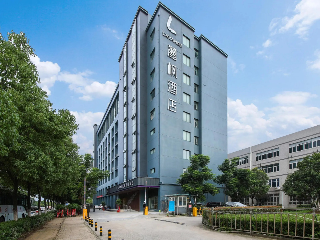 Lavande Hotel Wuhan 2nd Guanggu Road