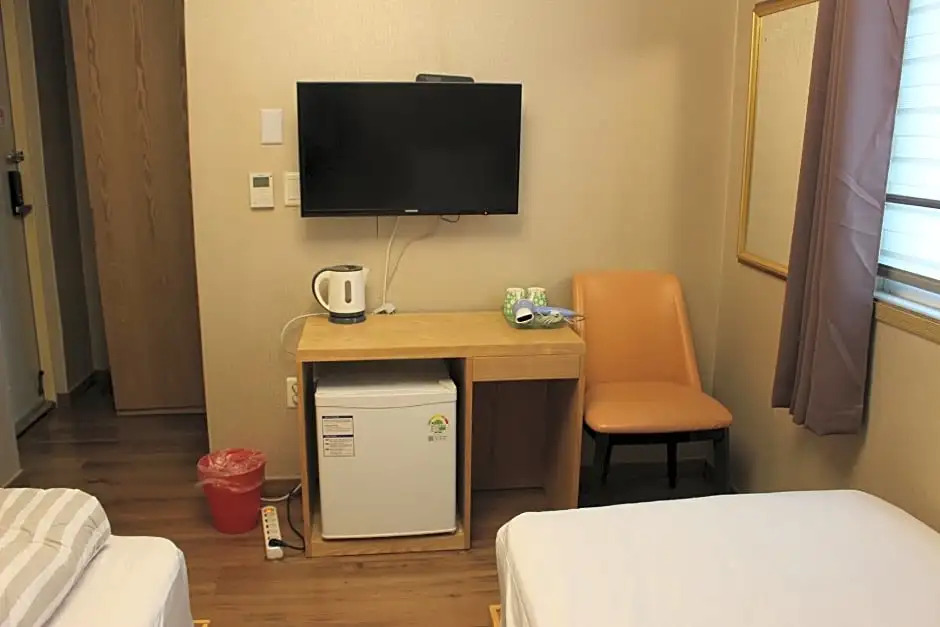 Sinsa Residence and Guesthouse