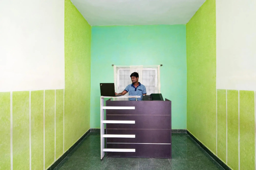 Sonika Grand by OYO Rooms
