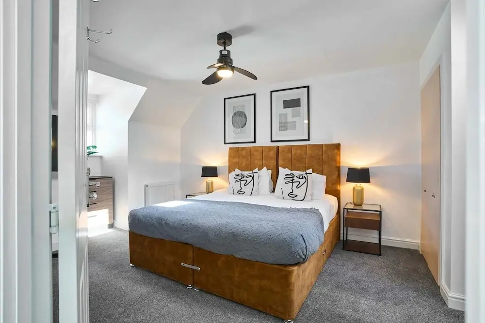 Host Stay Snowdrop Crescent II