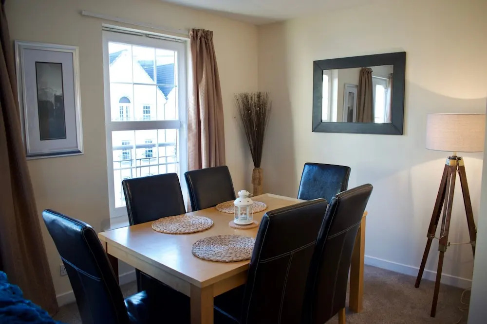 Traditional 2 Bedroom Edinburgh Apartment