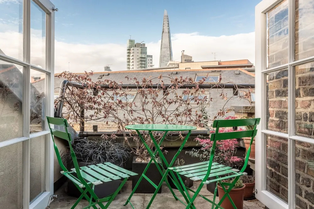 Modern 2 Bedroom Apartment With Balcony Close To Borough tube