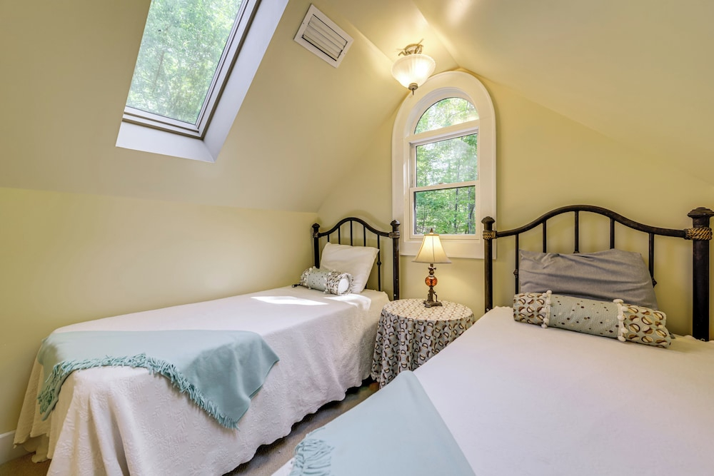 Mountain View Home: Hike, Raft, Golf + More!