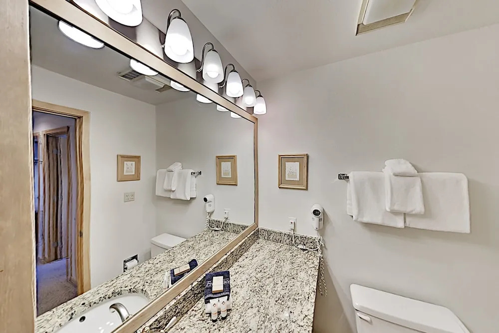 Breckenridge W/ Pool, Hot Tub & Slope Views 2 Bedroom Condo