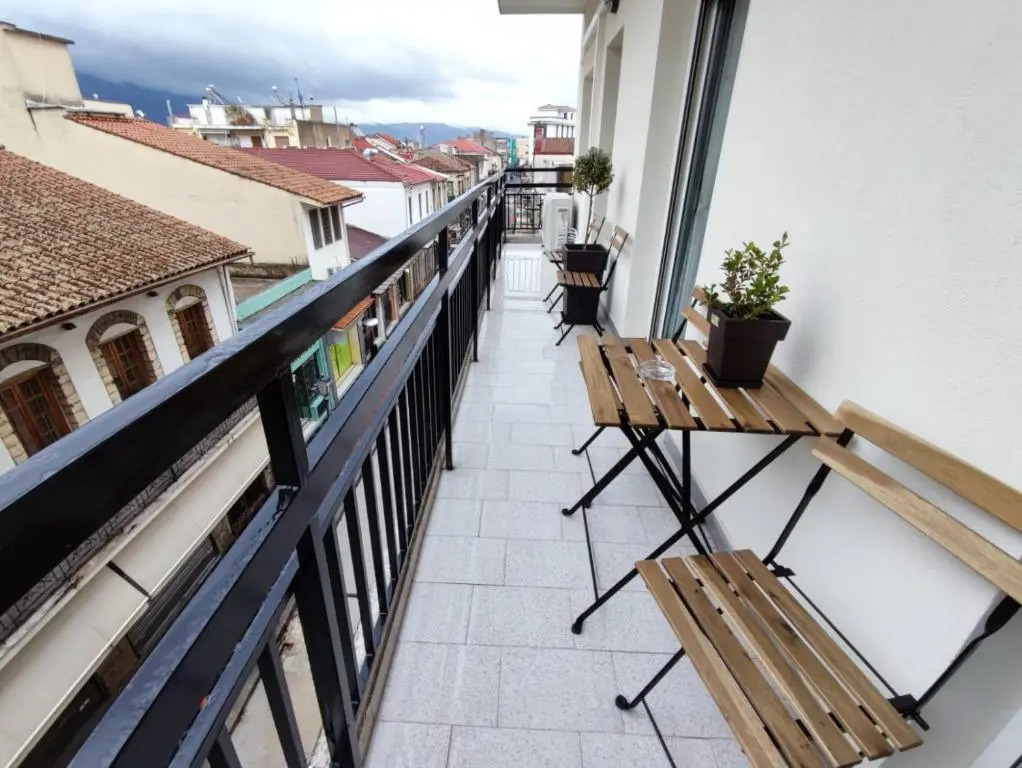 Wood & White apartment in historic center with 2 bedrooms