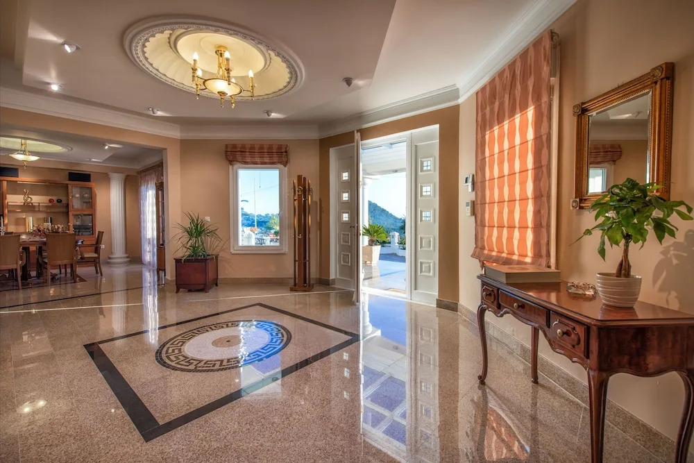 Frido Luxury Villa - 600 Sqm