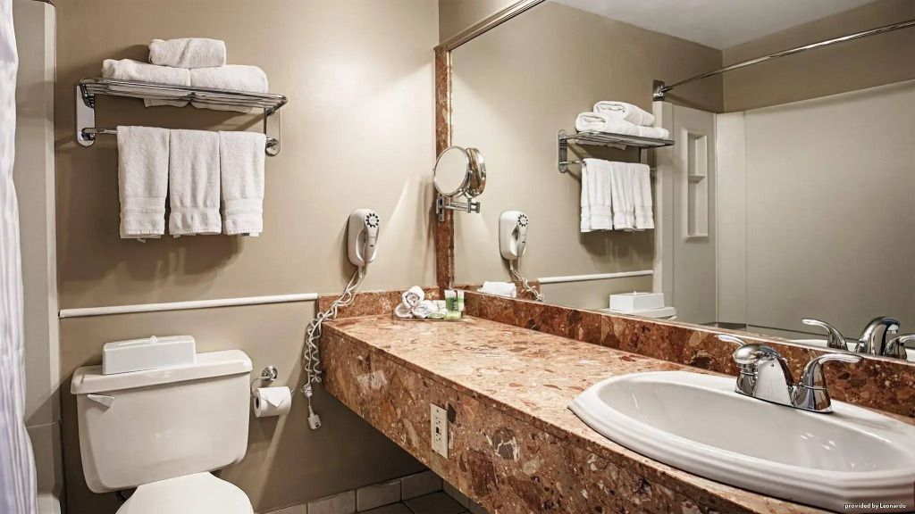 Best Western Ville-Marie Montreal Hotel & Suites