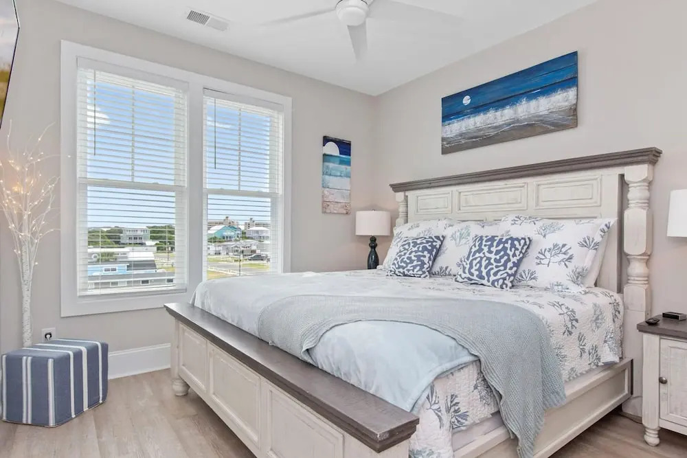 Luxury Beach Condo 5 Min Walk to Beach Shops